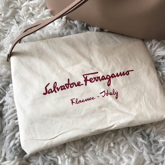 Salvatore Ferragamo Sansy bucket bag - Picture 8 of 8